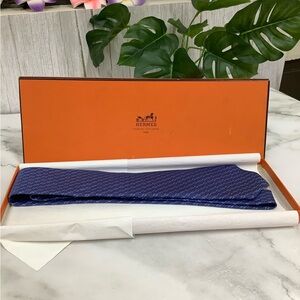 NIB Hermes Purple-Blue Silk Tie with Repeating Motif